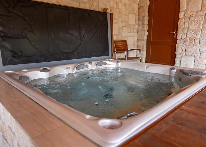 Kastiel Villa Pravenec